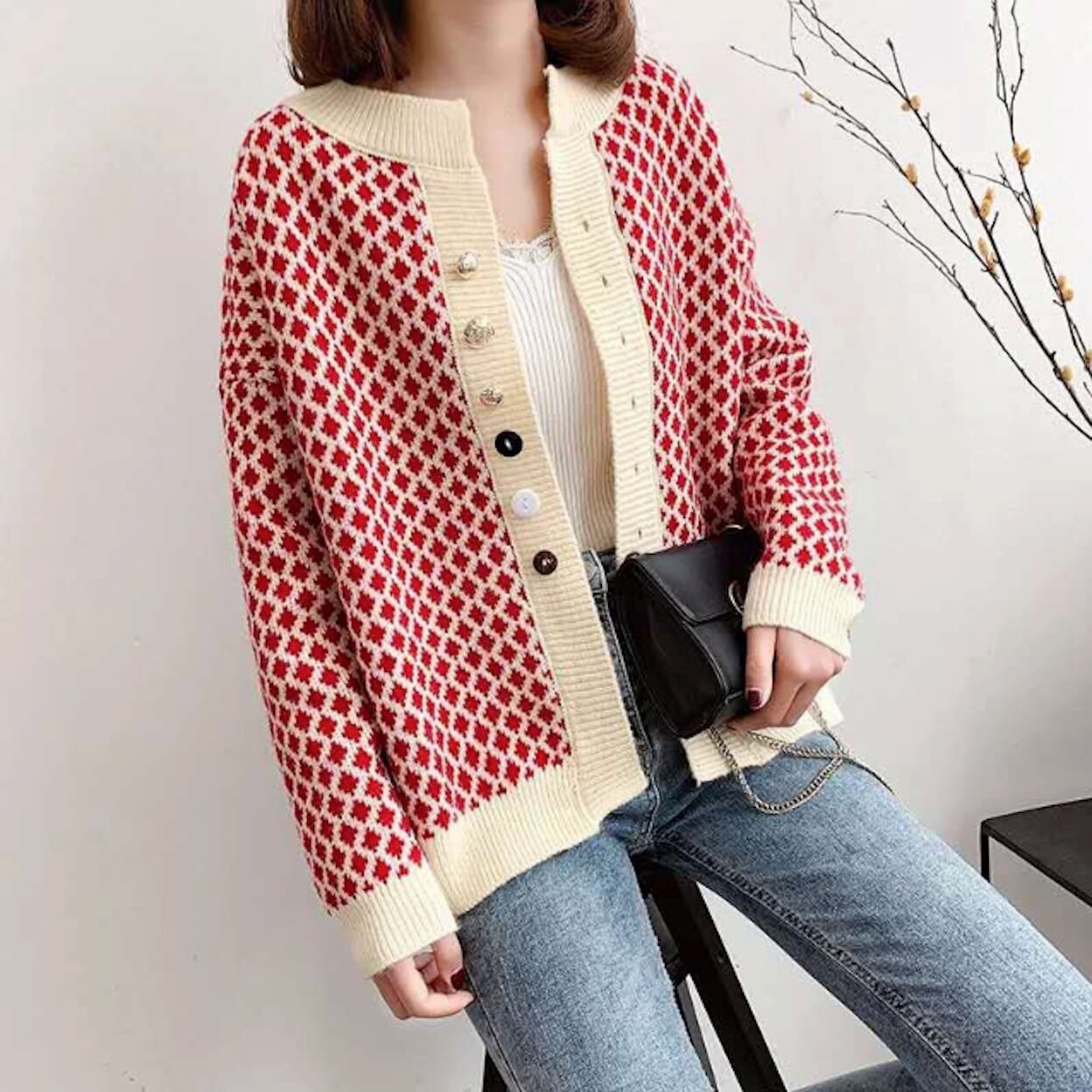 Small Diamond Print Women's Short Cardigan: A Clear Representation of Elegance