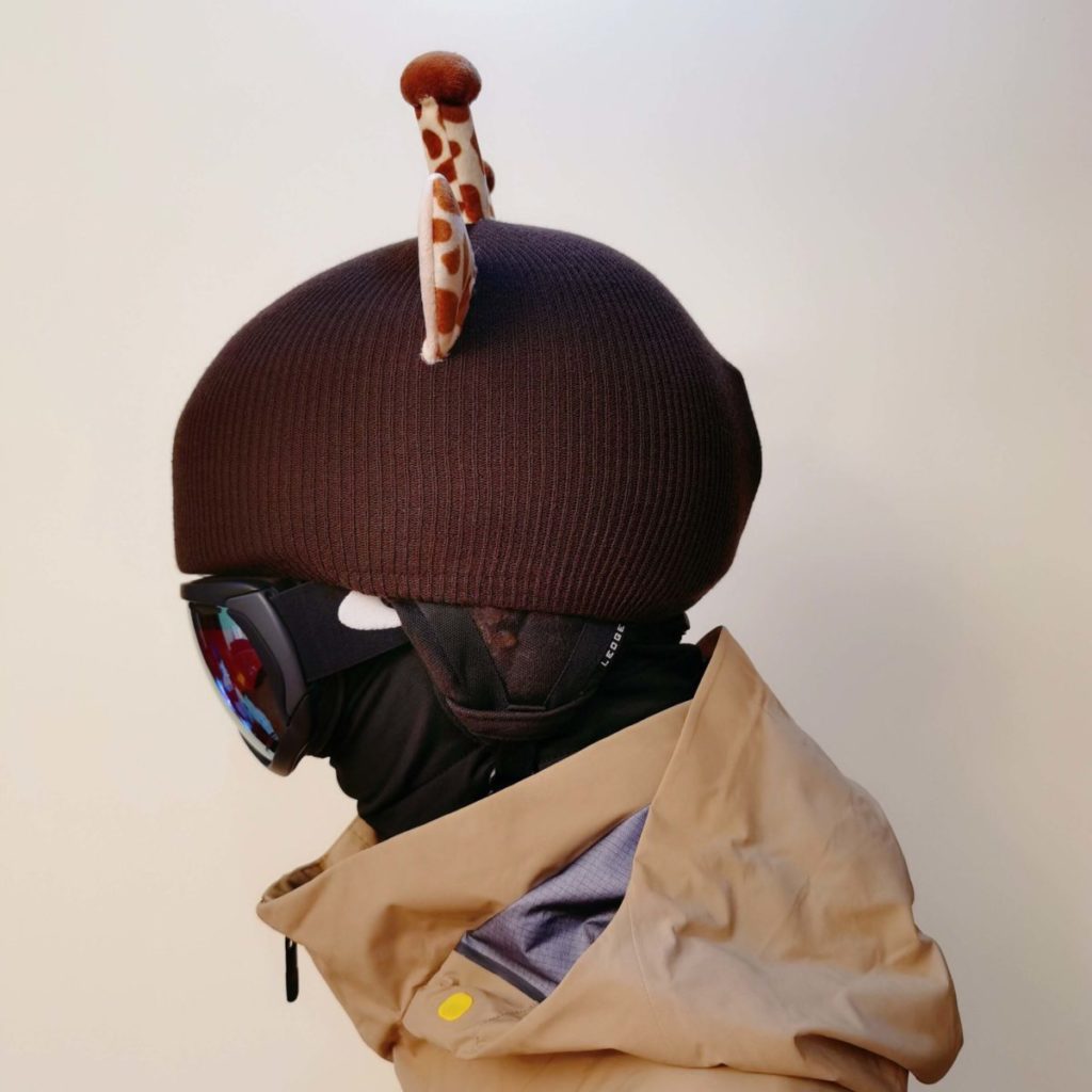 Helmet Rizz: Giraffe Ski Cover